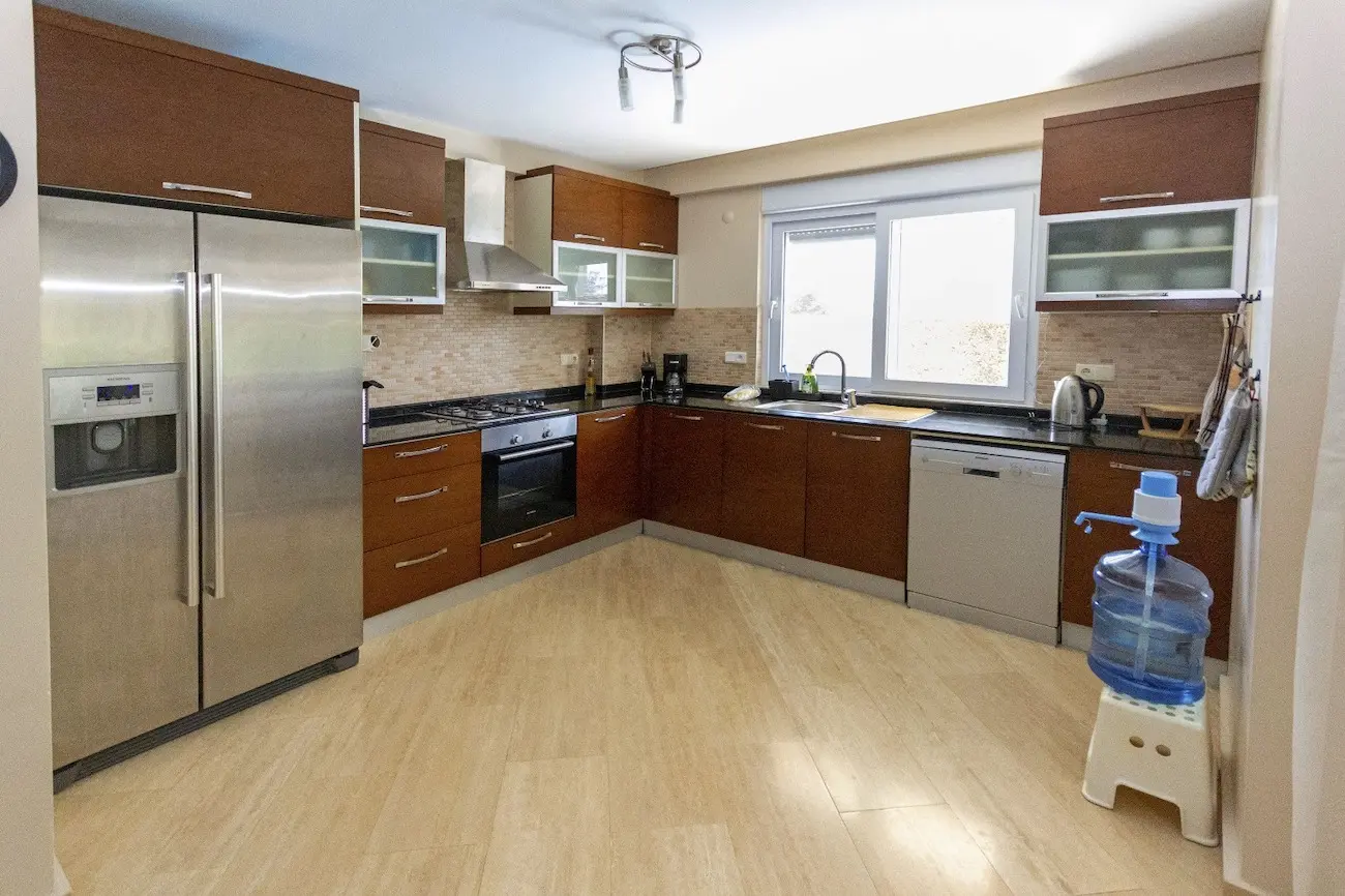 Fitted kitchen